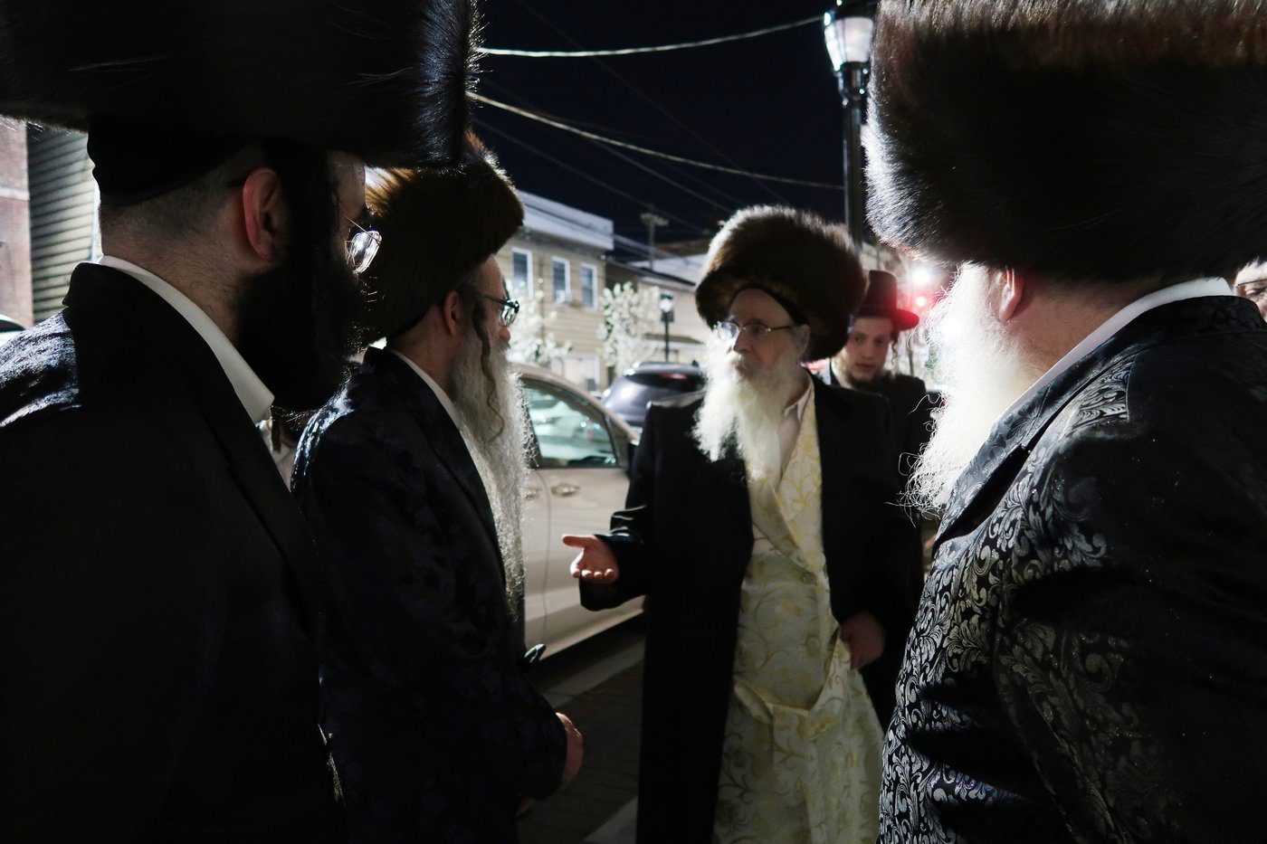 האדמו"ר מצאנז קלויזנבורג בביקור אצל גיסו האדמו"ר מצאנז זוועיהיל