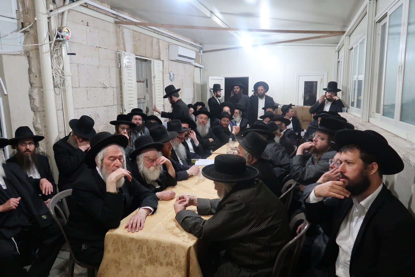 הגאון רבי יהושע דוד טורצ'ין בחלוקת מליוני שקלים
