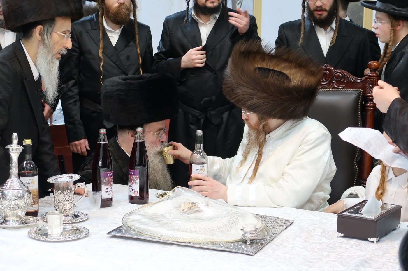 חג הפסח בחצה"ק שומרי אמונים
