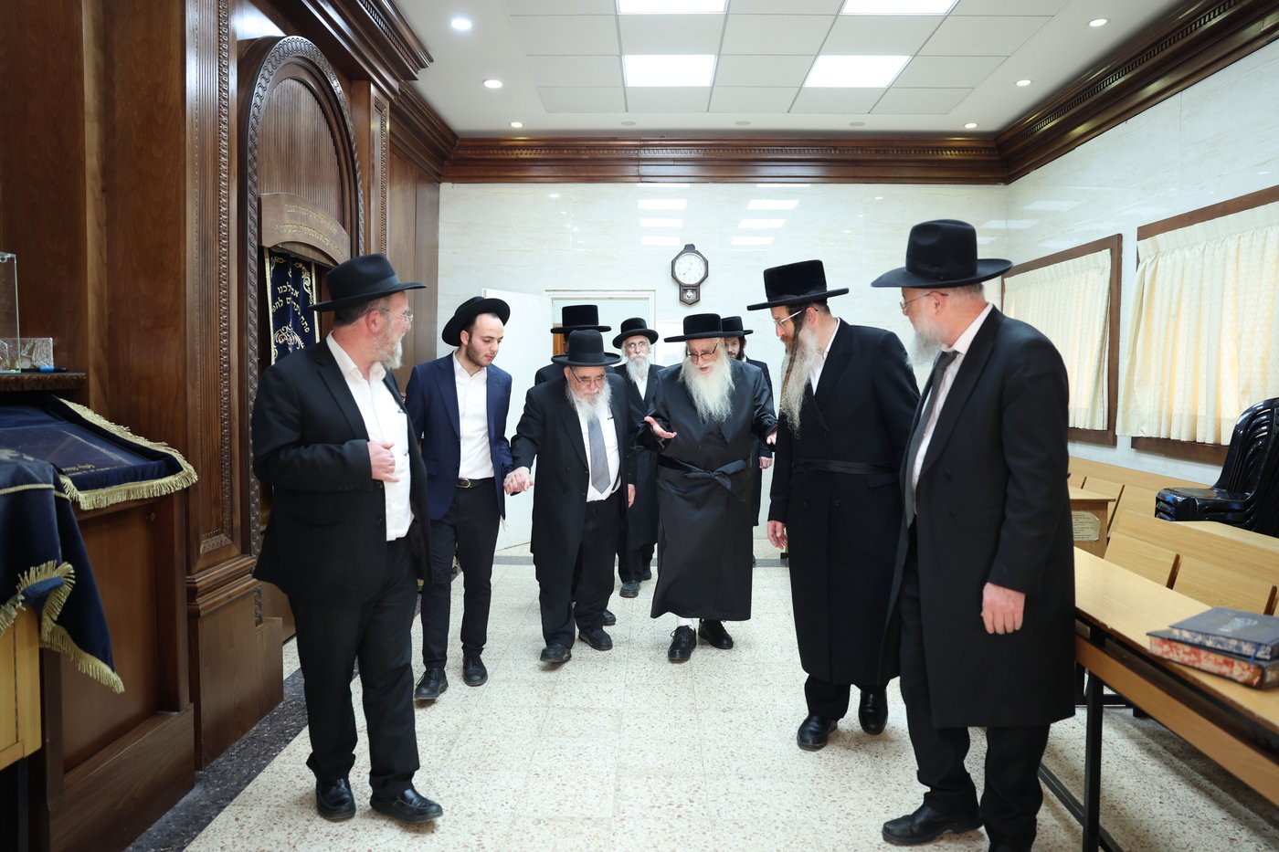הגר"א סאלים בביקור אצל האדמו"ר מצאנז