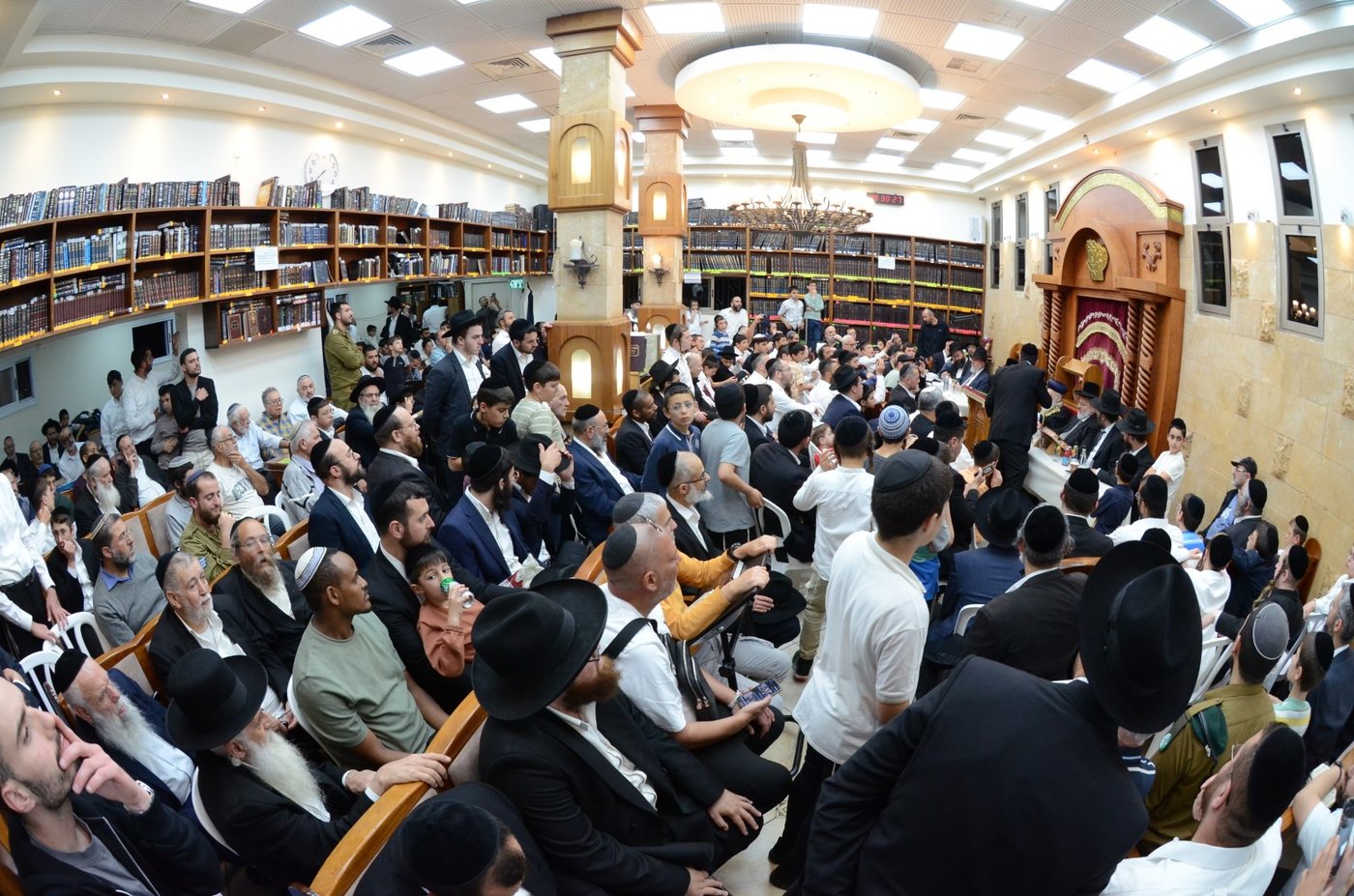 הראשל"צ הגאון רבי יצחק יוסף בשיעור בחיפה