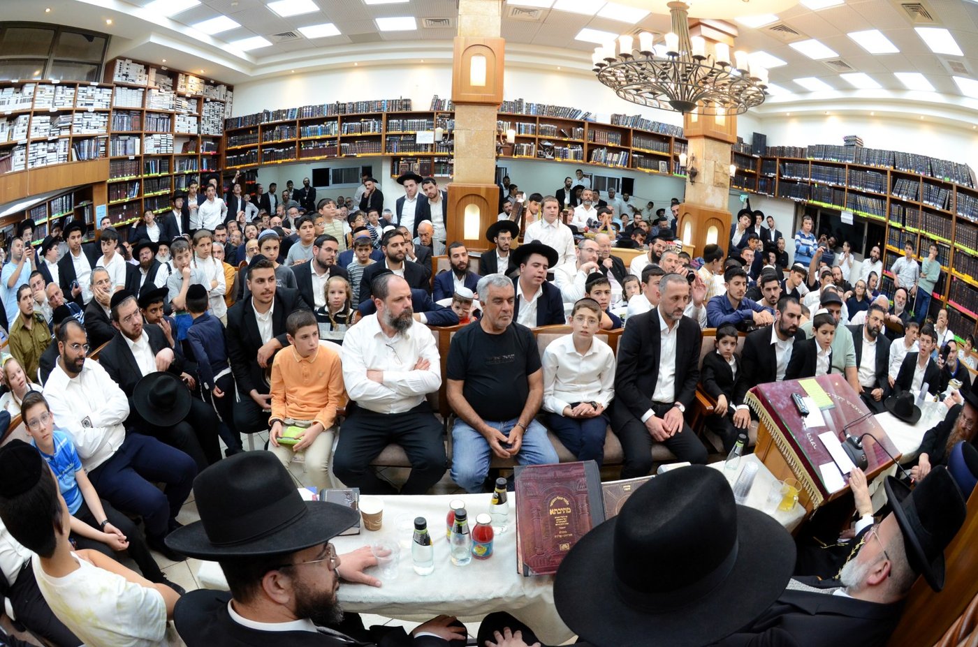 הראשל"צ הגאון רבי יצחק יוסף בשיעור בחיפה