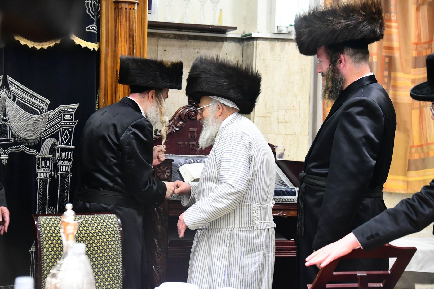 האדמו"ר מפינסק קרלין שבת בב"ב