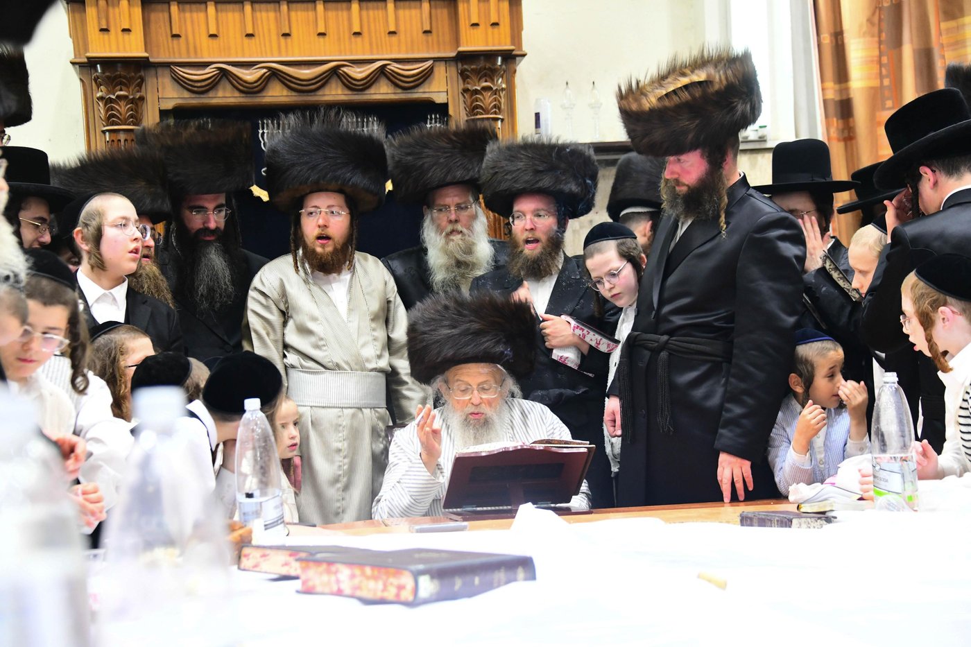 האדמו"ר מפינסק קרלין שבת בב"ב