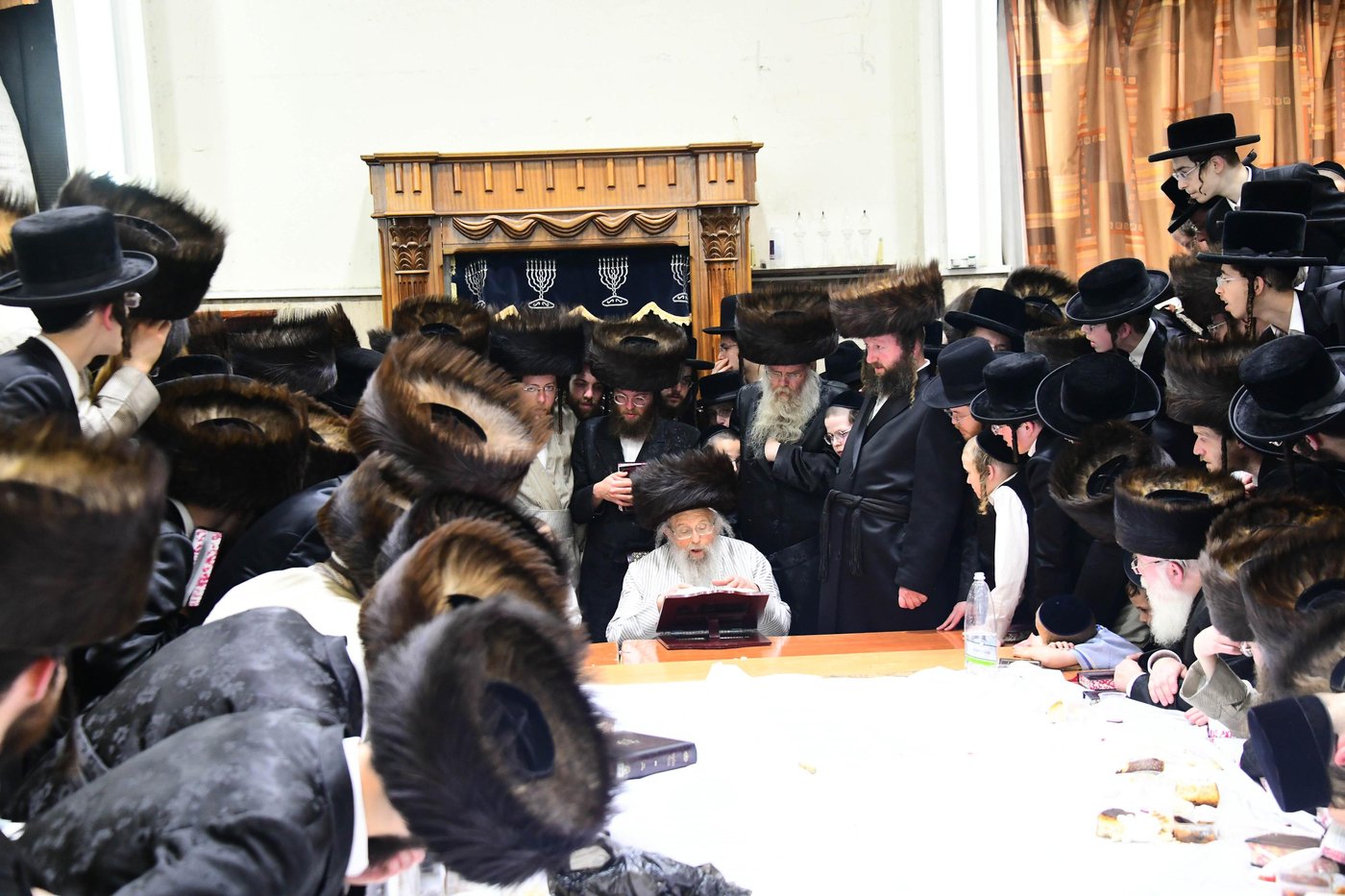 האדמו"ר מפינסק קרלין שבת בב"ב