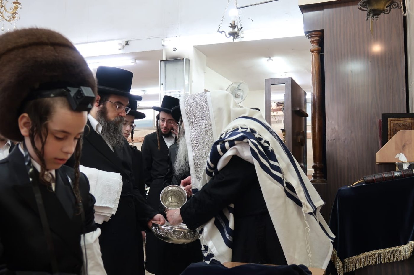 שמחת בר מצווה לנכד האדמו"ר ממכנובקא בעלזא