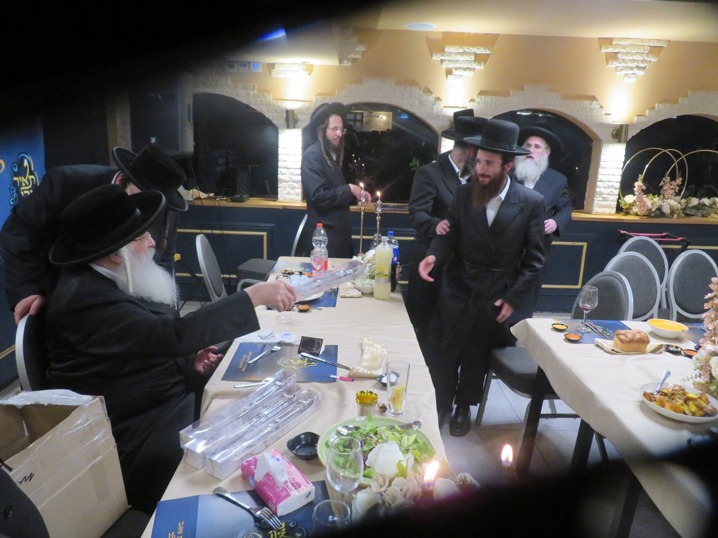 האדמו"ר מדושינסקיא בסעודת ראש חודש בעיה"ק צפת