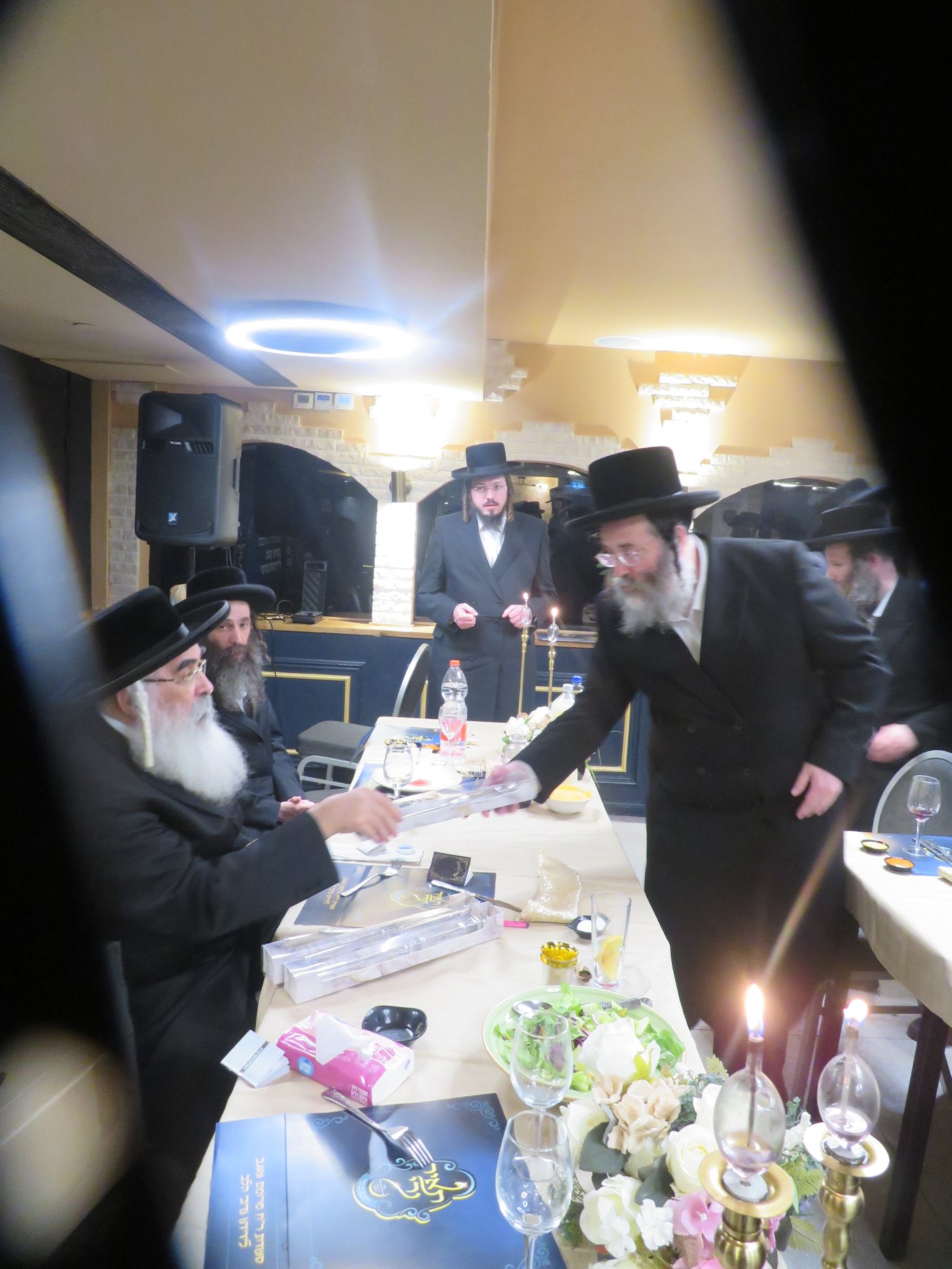 האדמו"ר מדושינסקיא בסעודת ראש חודש בעיה"ק צפת