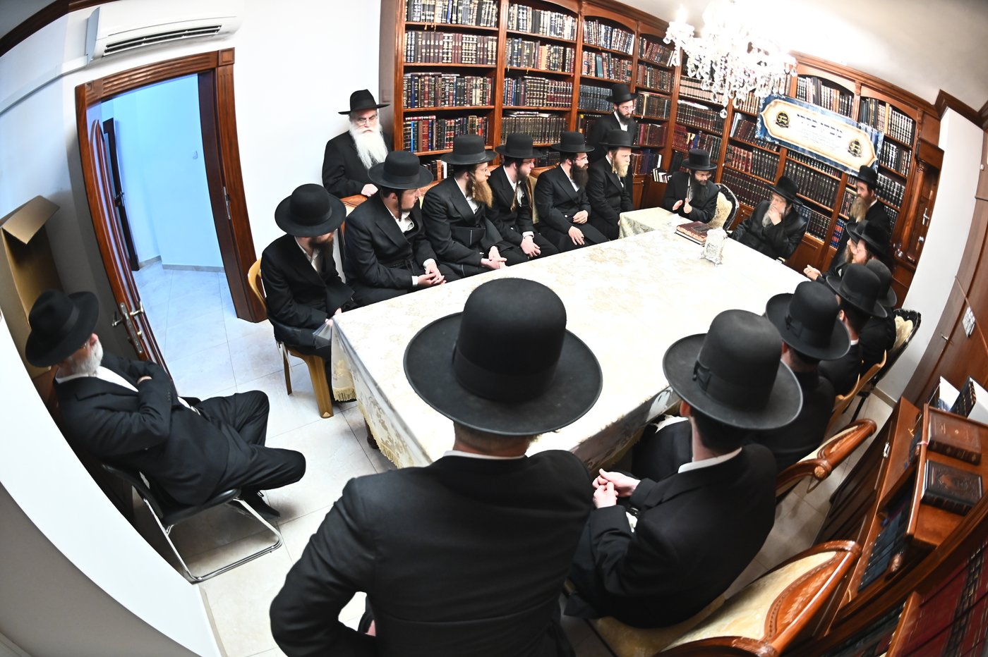מבחן הוראה בבית האדמו"ר ממודז'יץ