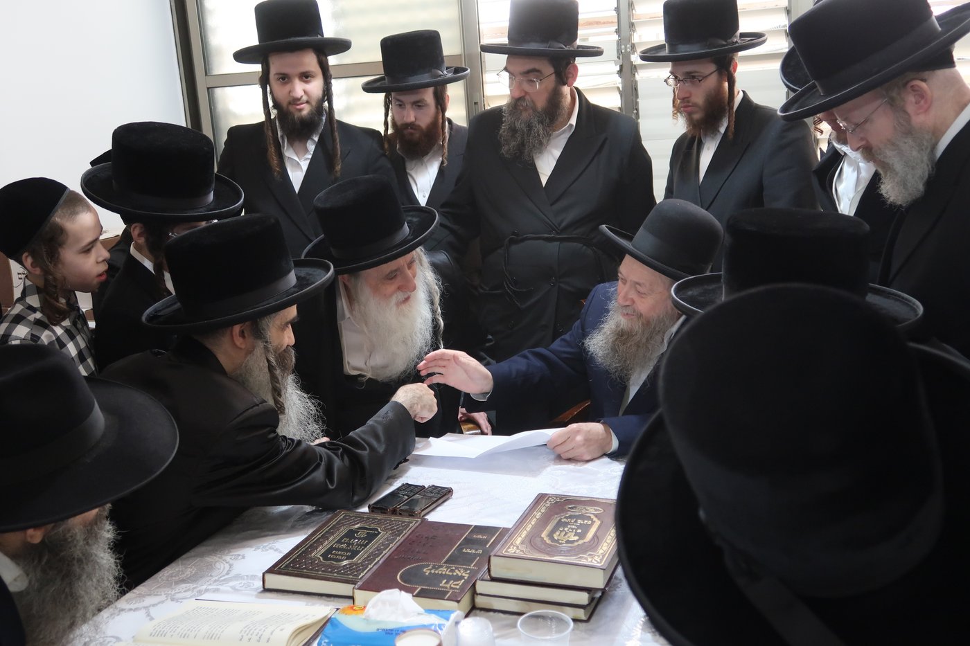 האדמו"ר ממחנובקא בעלזא בביקור אצל הגאון רבי דוד בצרי