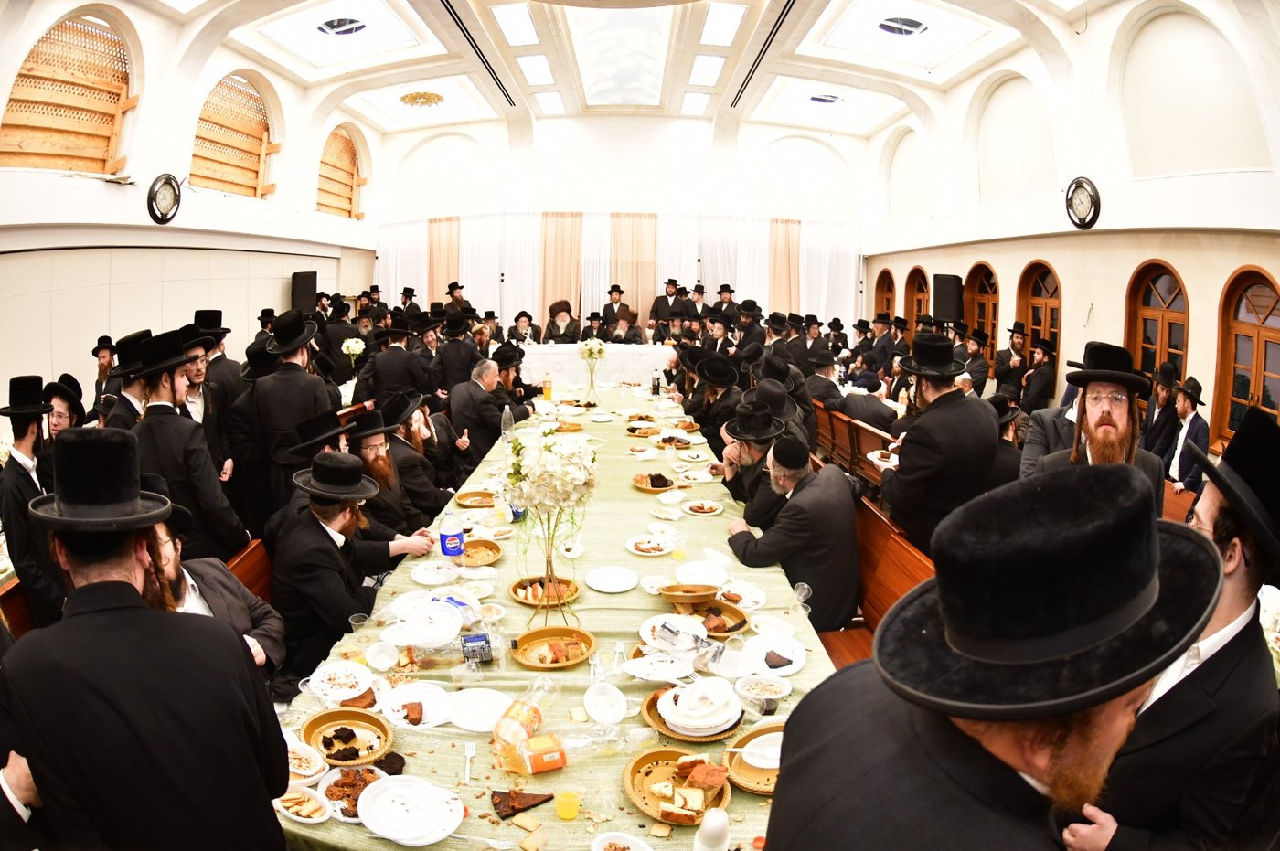 שמחת האירוסין בחצה"ק קרעטשניף ק"ג - קומרנא ב"ש