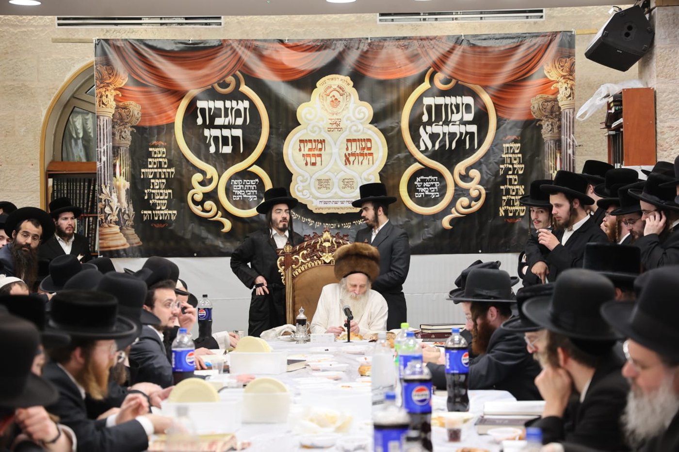 הגה"צ רבי יצחק מאיר מורגנשטרן בטיש לרגל פסח שני
