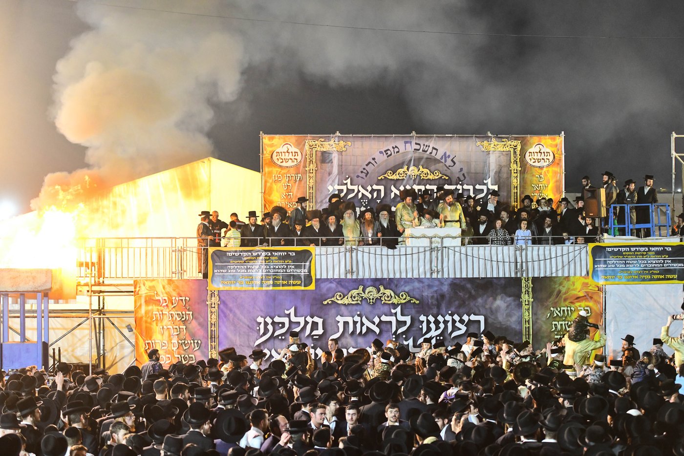 האדמו"ר מתולדות אברהם יצחק בהדלקה ל"ג בעומר