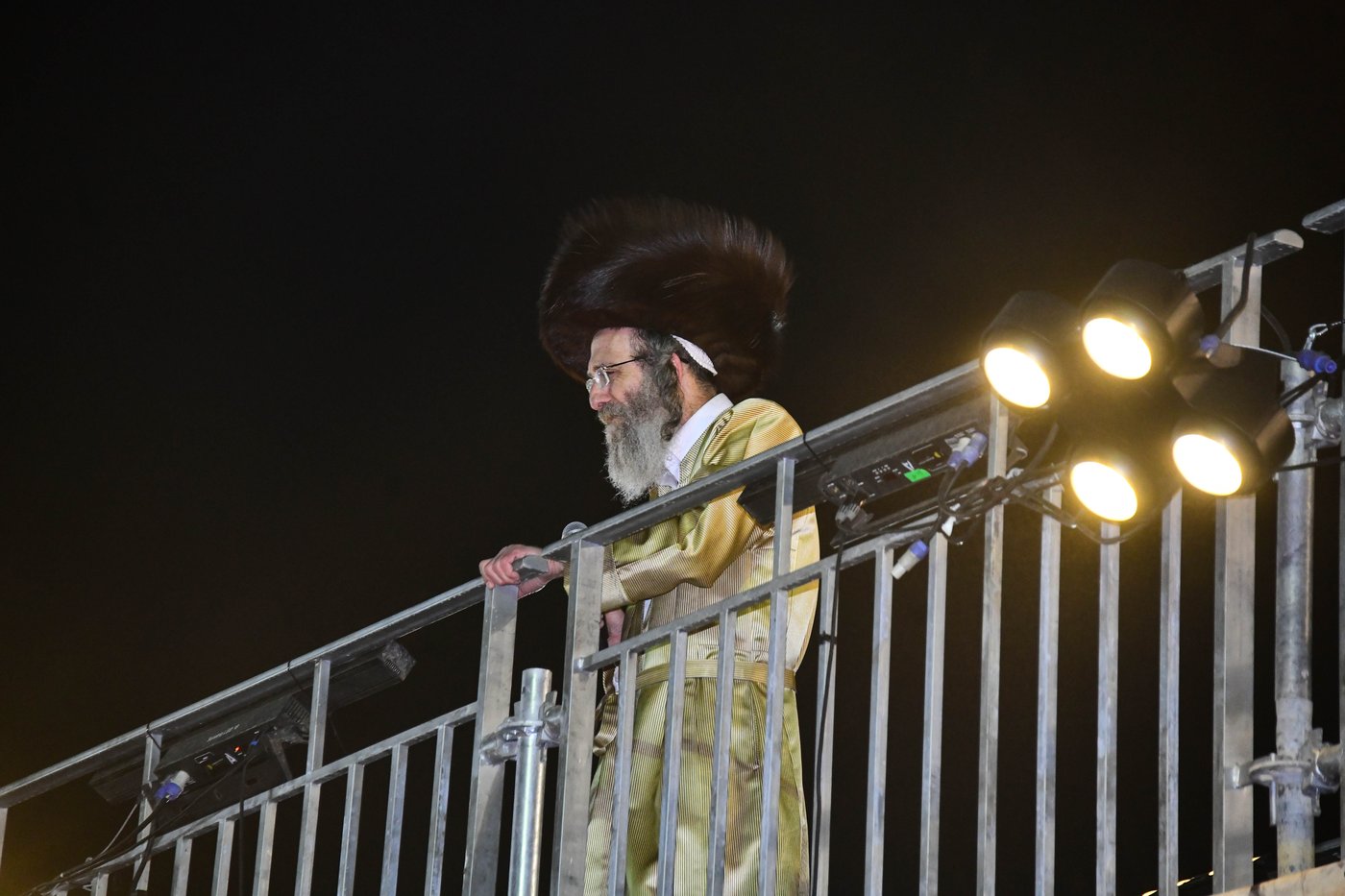 הרה"צ רבי אלימלך בידרמן בהדלקה ל"ג בעומר
