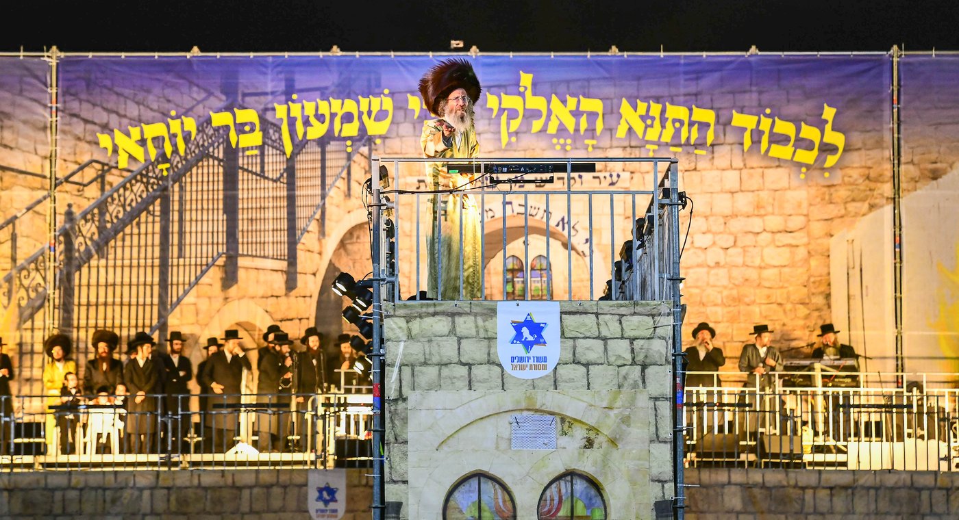 הרה"צ רבי אלימלך בידרמן בהדלקה ל"ג בעומר
