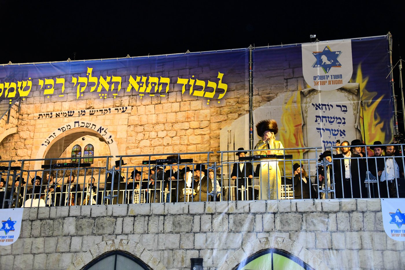 הרה"צ רבי אלימלך בידרמן בהדלקה ל"ג בעומר