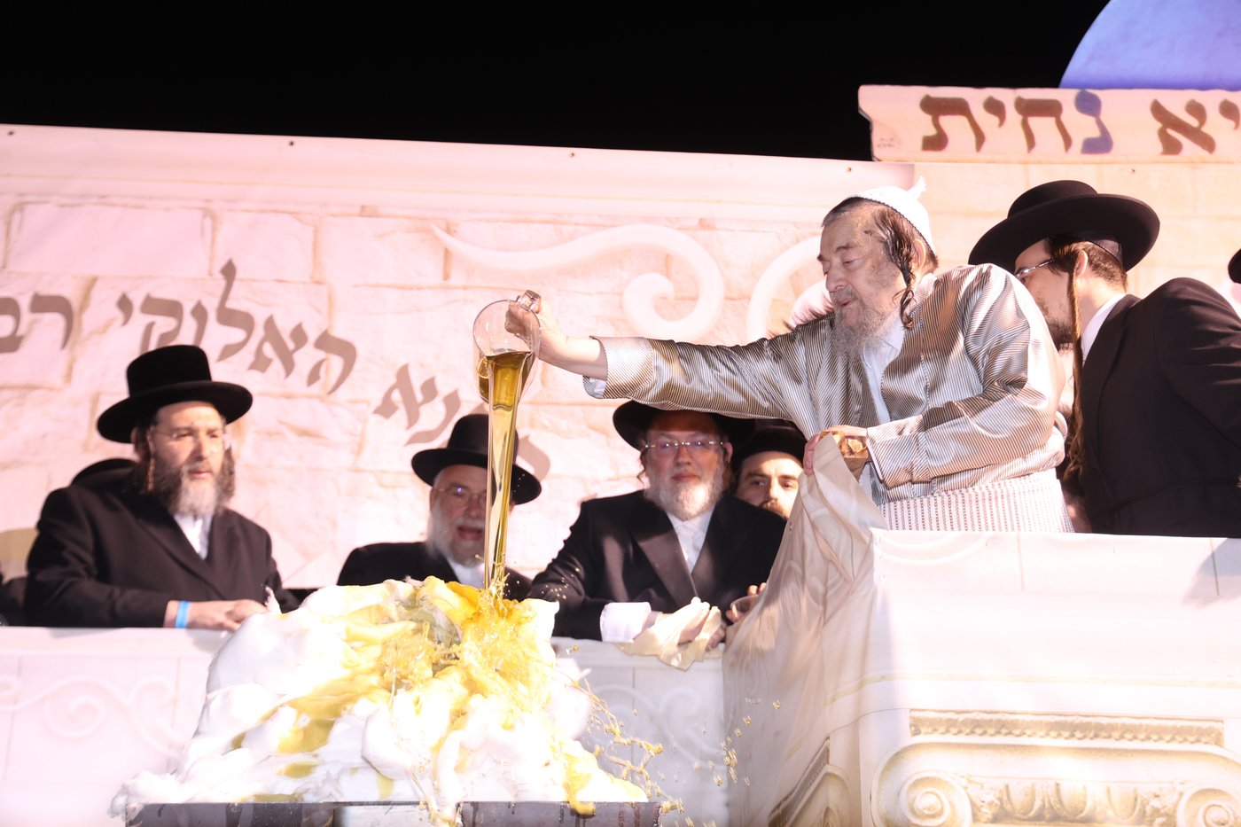 הגה"צ רבי יעקב מאיר שכטר בהדלקה ל"ג בעומר