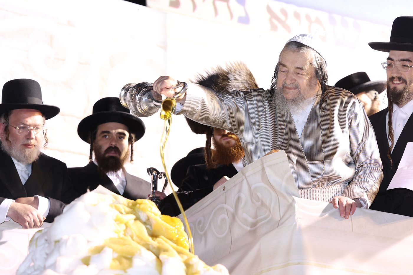 הגה"צ רבי יעקב מאיר שכטר בהדלקה ל"ג בעומר