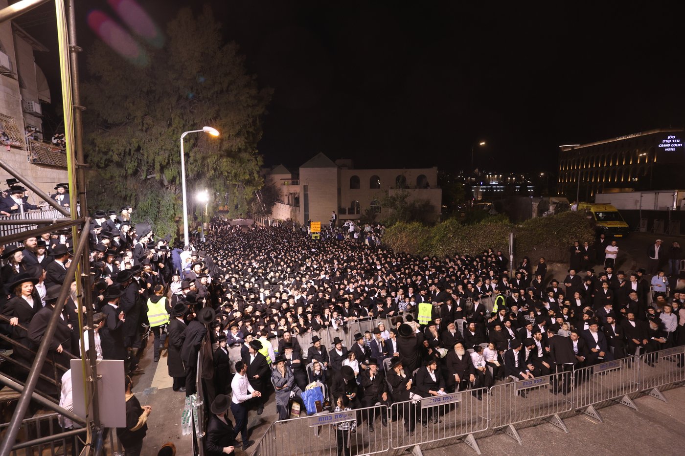 הגה"צ רבי יעקב מאיר שכטר בהדלקה ל"ג בעומר