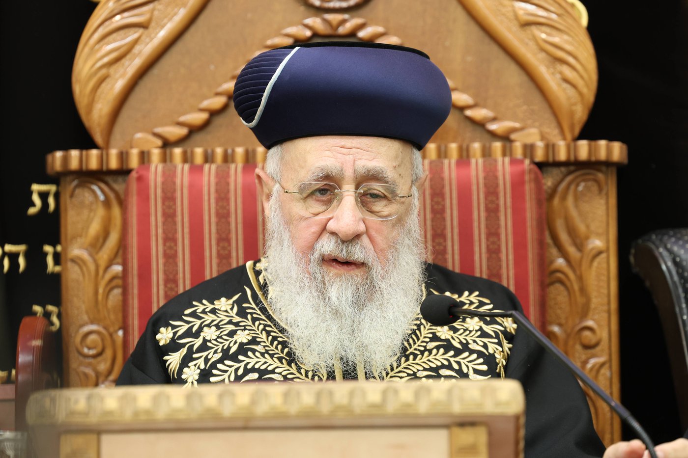 הראשל''צ הגאון רבי יצחק יוסף, בשיעורו השבועי בבית הכנסת היזדים