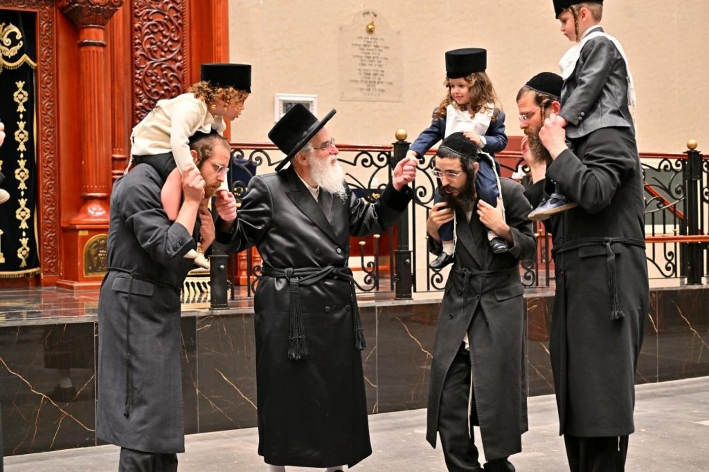 ל"ג בעומר בחצה"ק ויז'ניץ