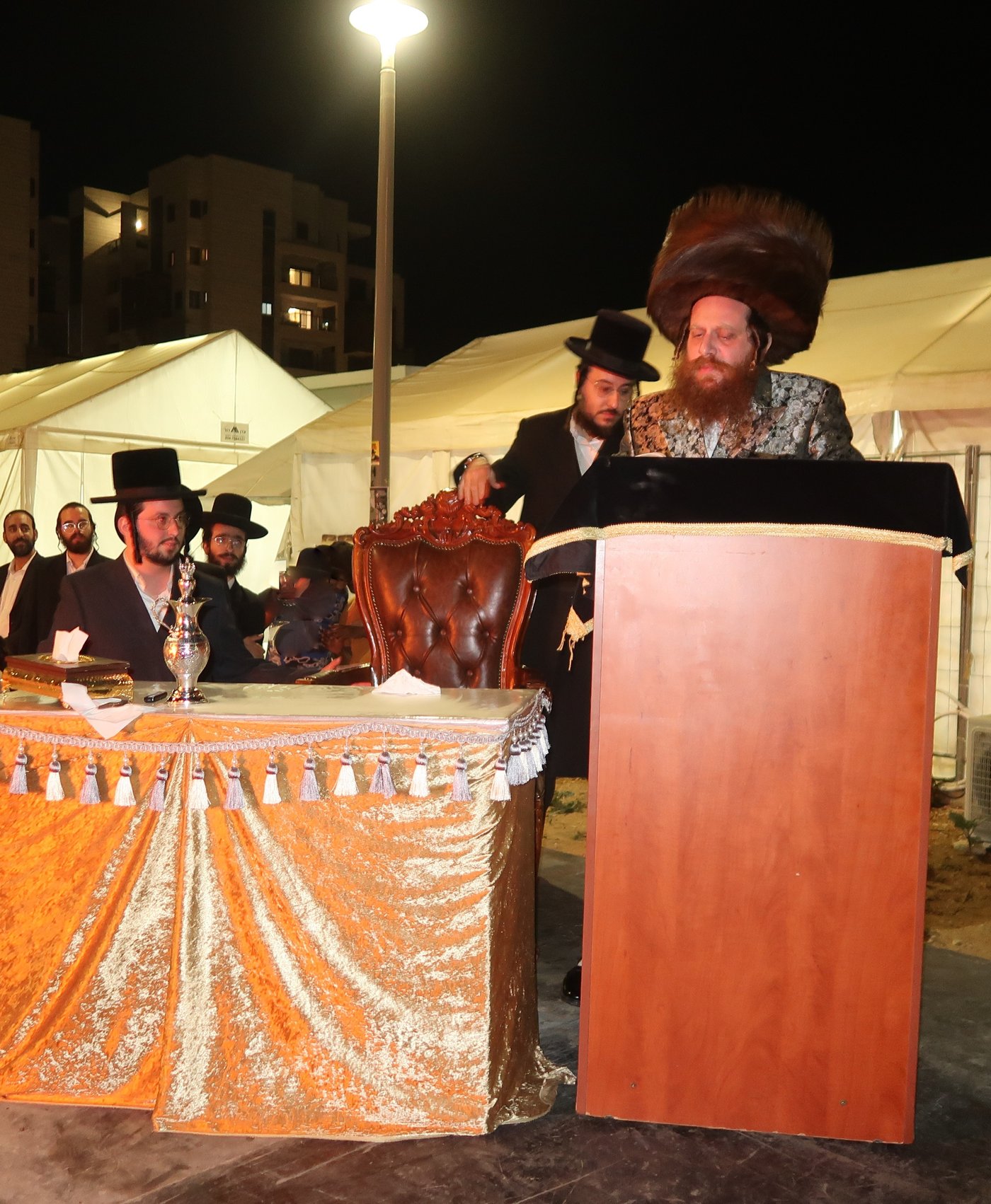 ל"ג בעומר בחצה"ק מיאלען