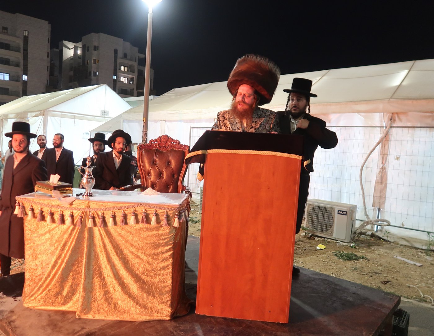 ל"ג בעומר בחצה"ק מיאלען