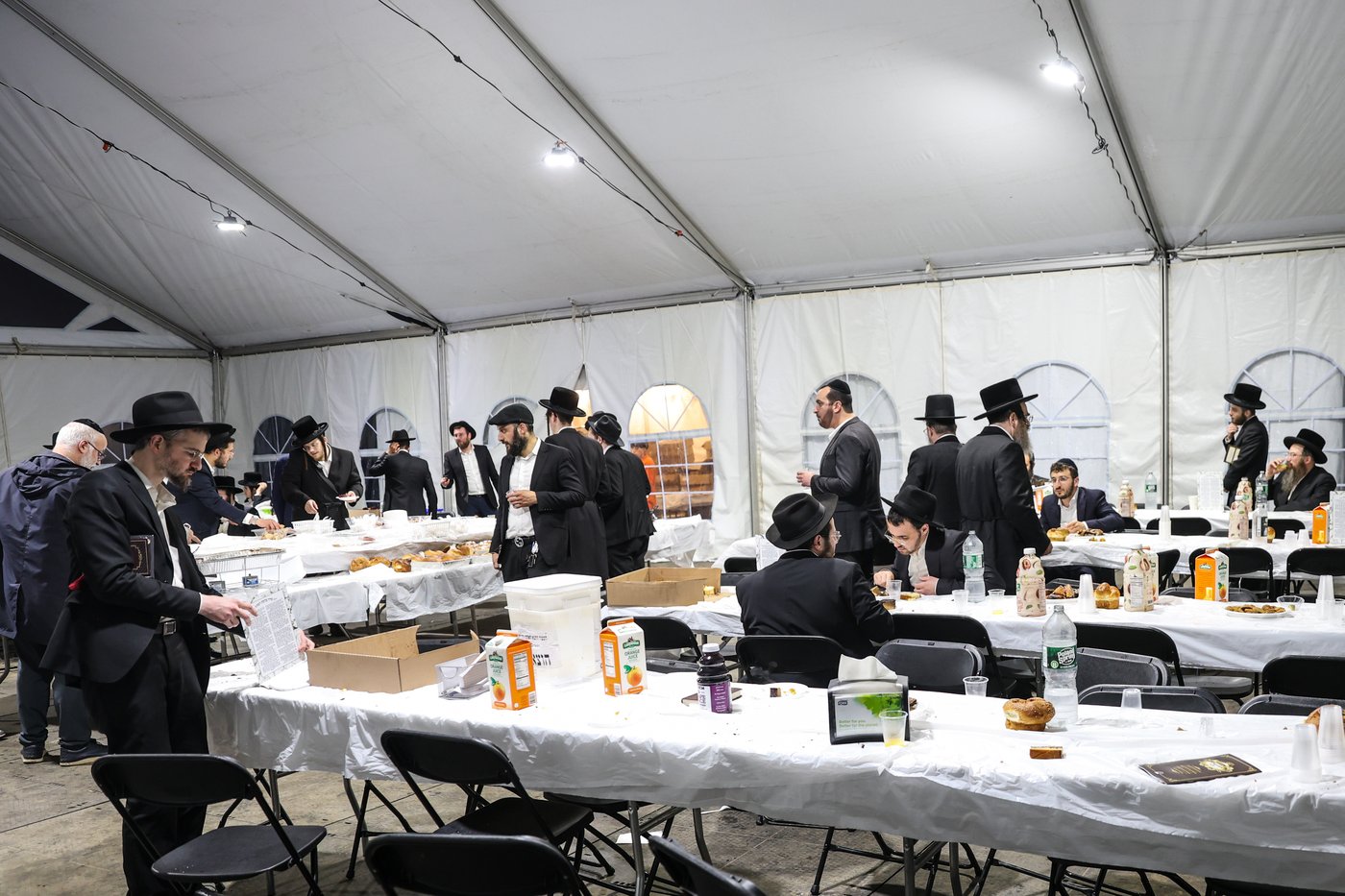 אלפי ישראל בעליה לציון הרה"ק מבאבוב זצ"ל בליל ל"ג בעומר תשפ"ה