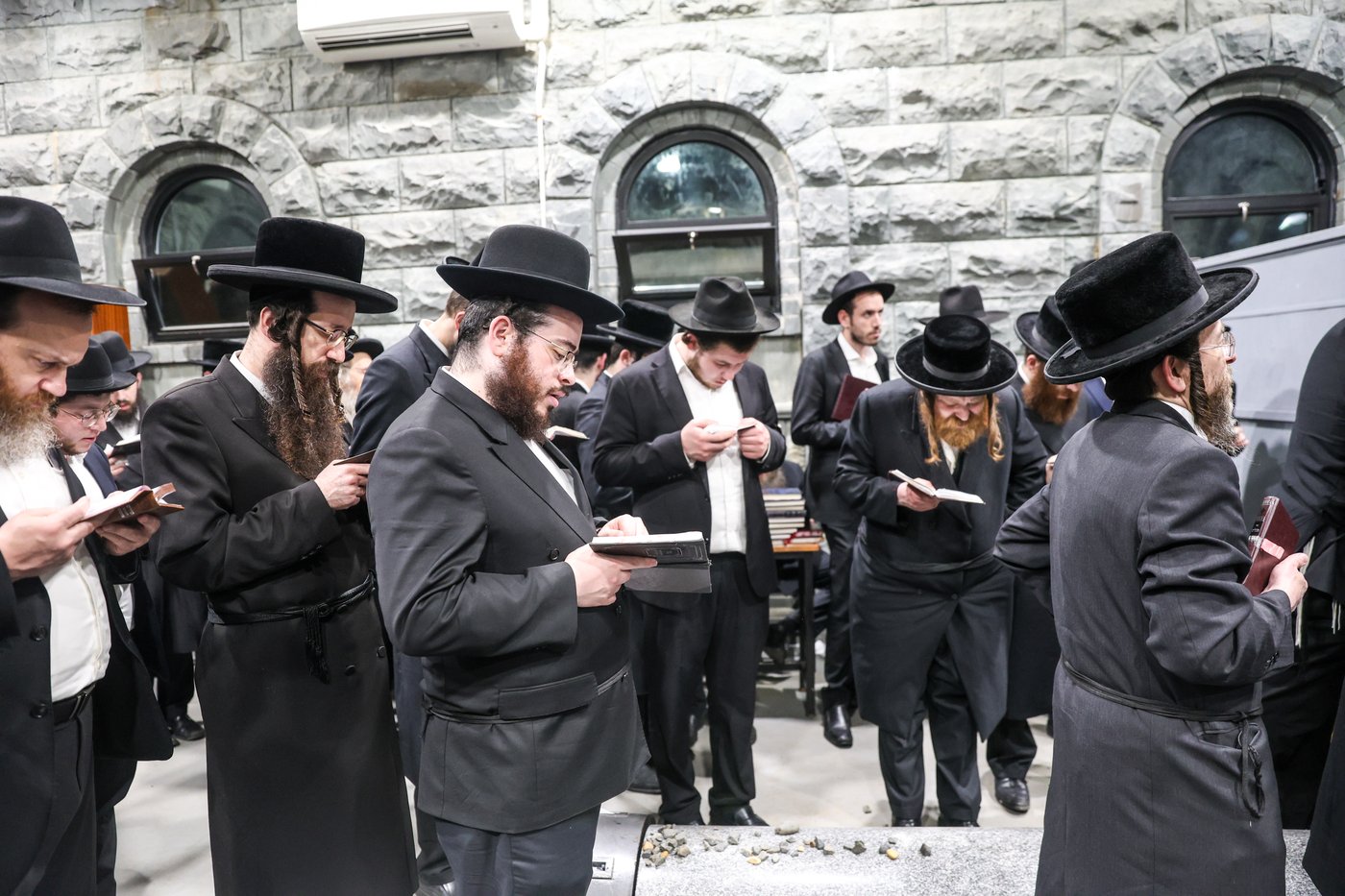 אלפי ישראל בעליה לציון הרה"ק מבאבוב זצ"ל בליל ל"ג בעומר תשפ"ה