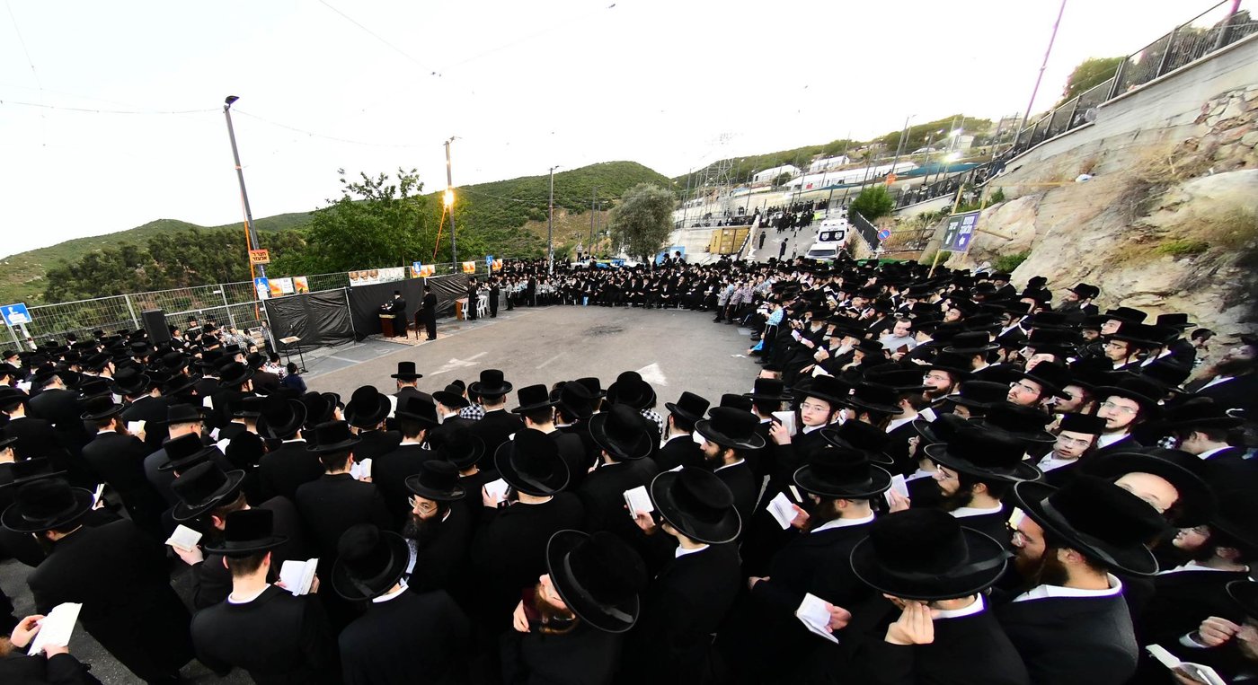 האדמו"ר מסערט ויז'ניץ באתרא קדישא מירון
