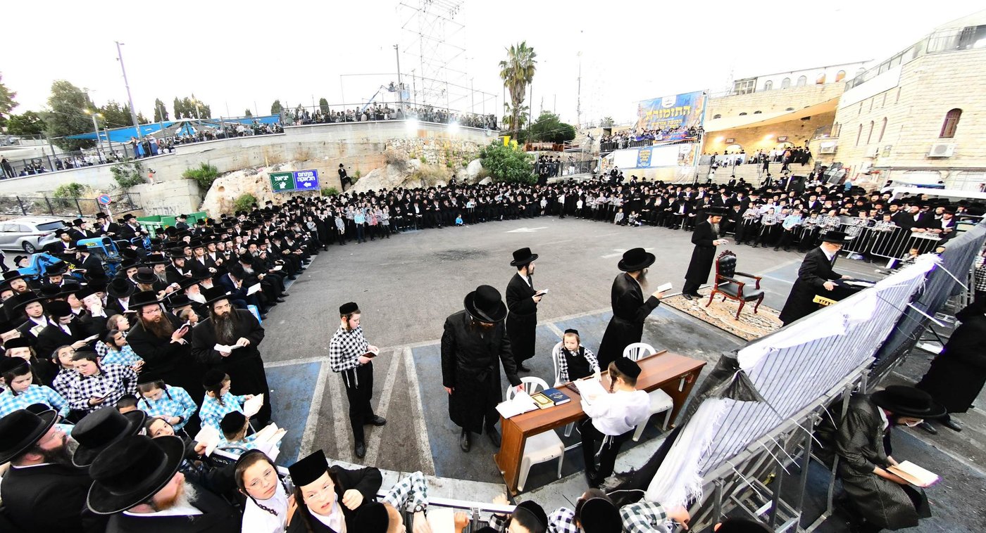 האדמו"ר מסערט ויז'ניץ באתרא קדישא מירון