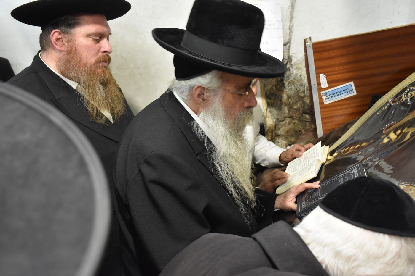 האדמו"ר מאשלג חזון איש בציון הרשב"י במירון