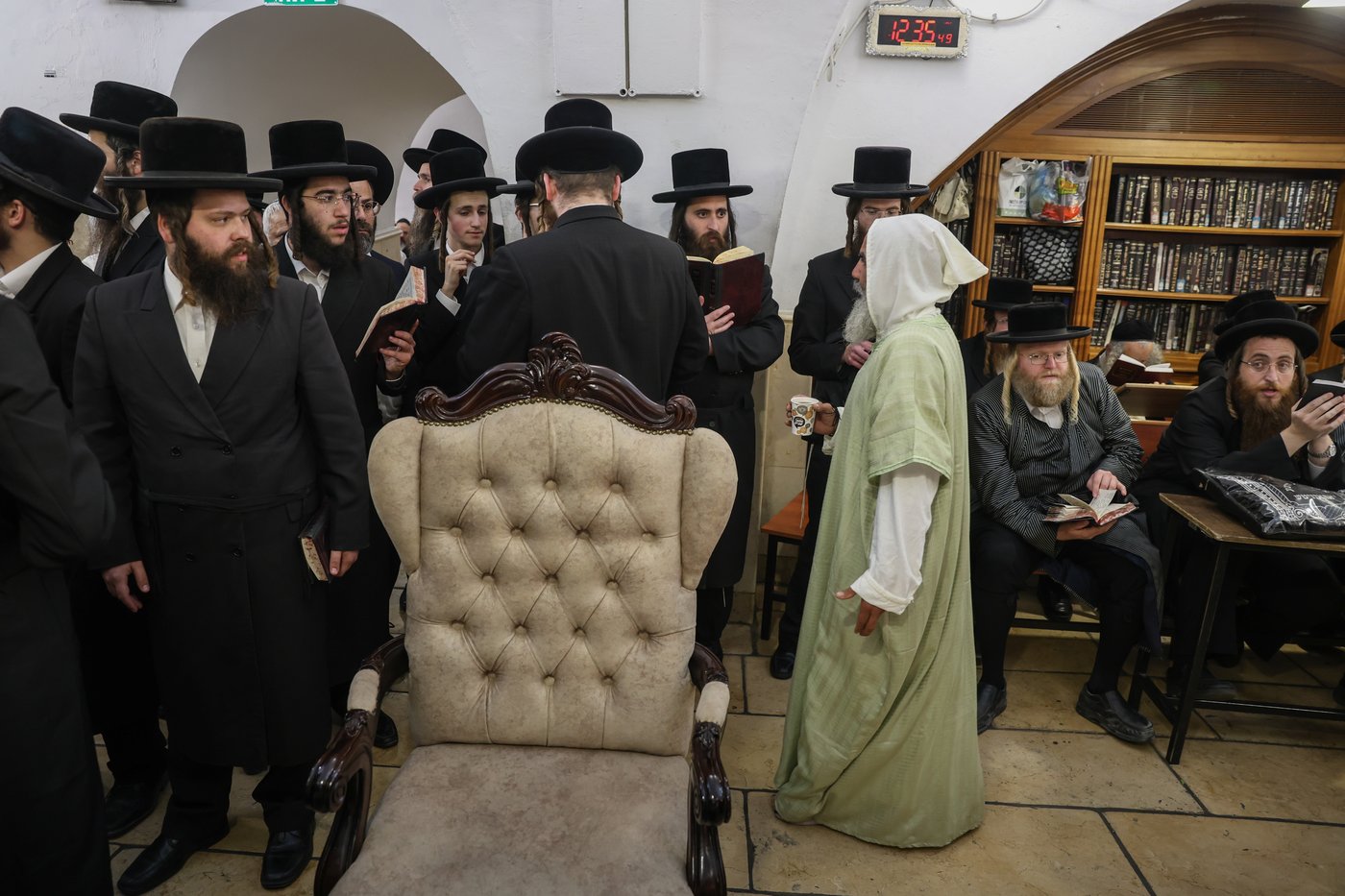 האדמו"ר מצאנז בתפילה באתרא קדישא מירון