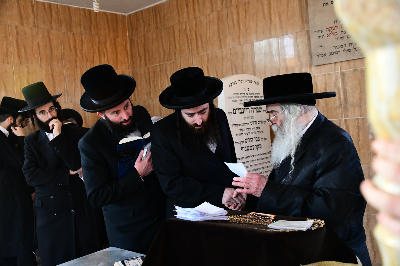 הילולא קדישא בקרעטשניף י-ם