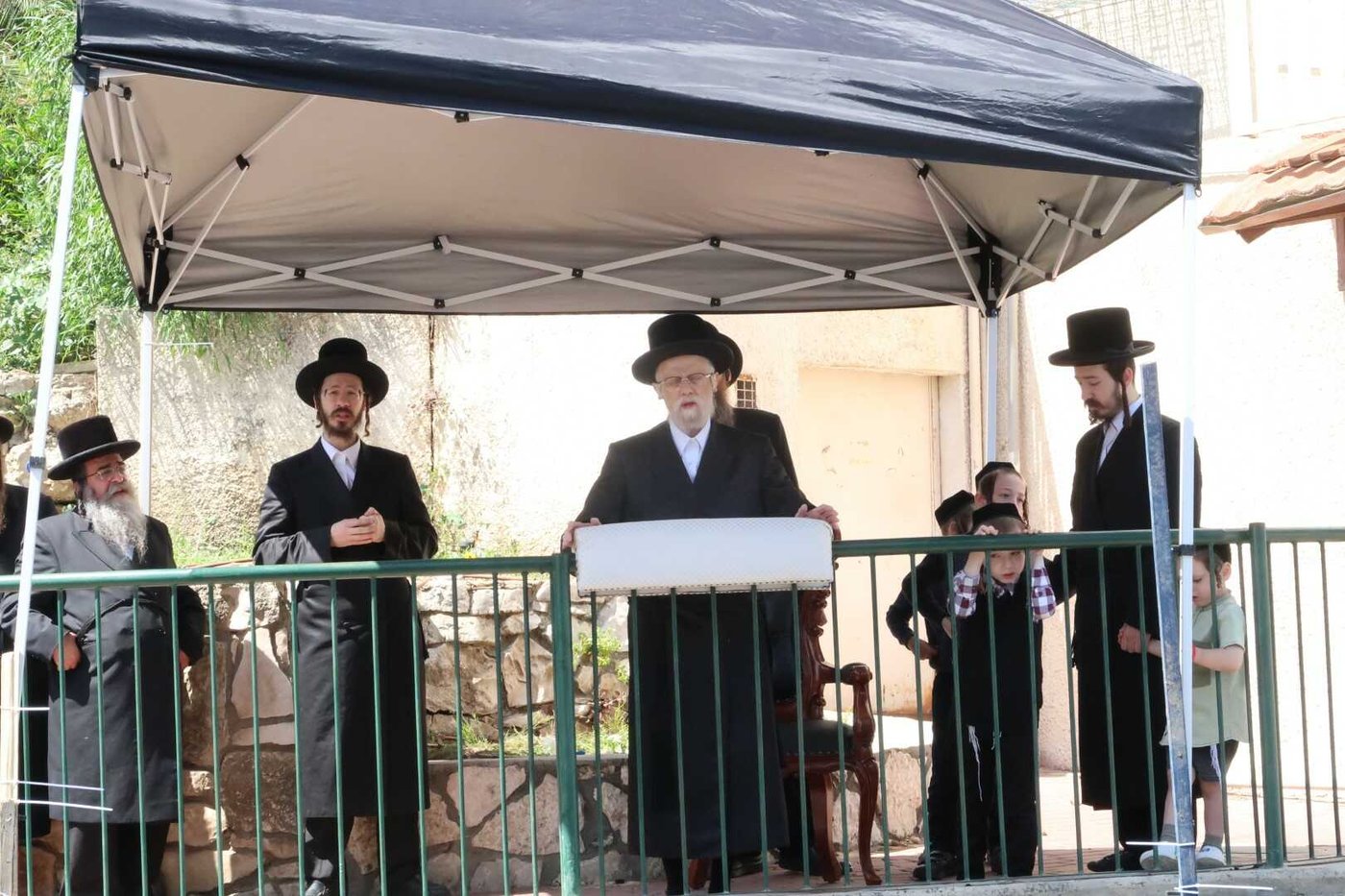 ל"ג בעומר בחצה"ק סערט ויז'ניץ