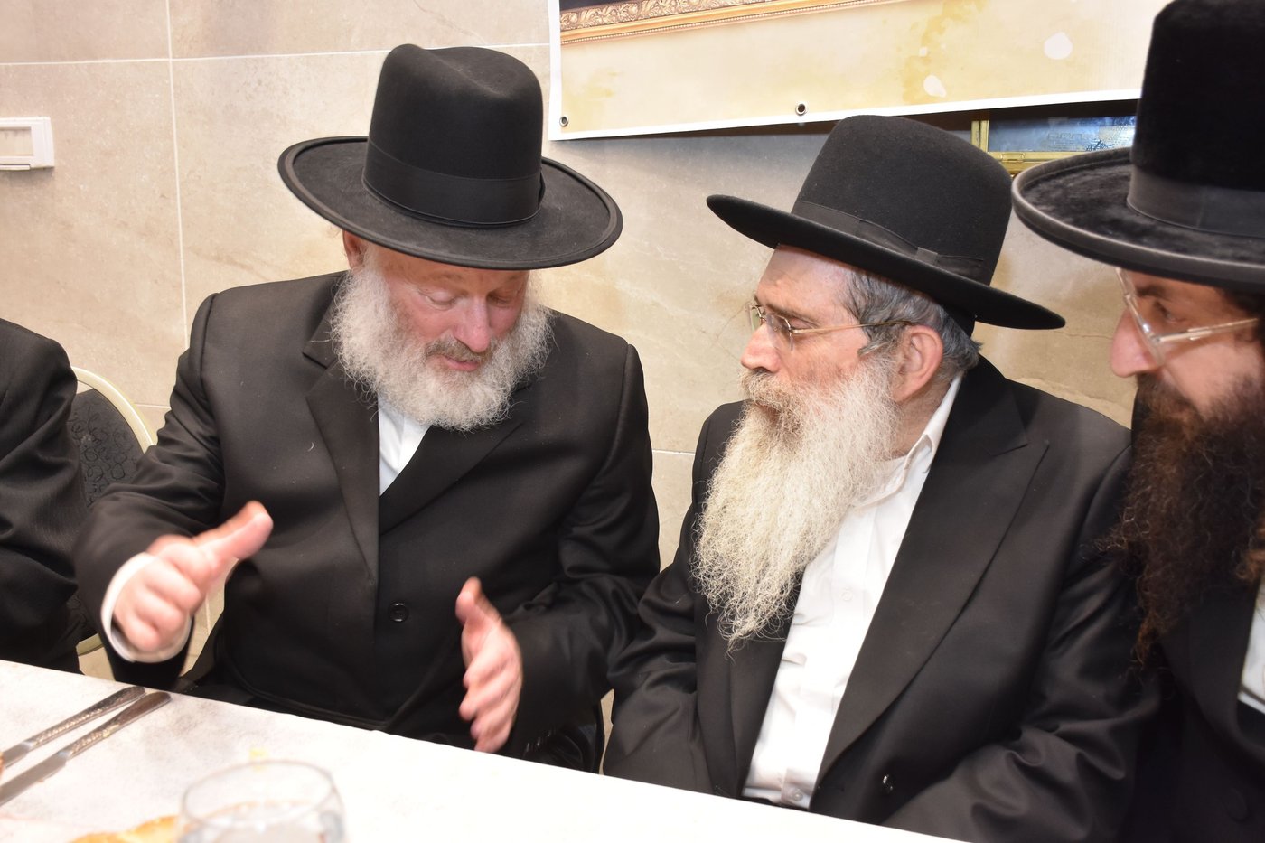 קביעת מזוזות להיכל התורה "בית מרדכי אהרן" מאקאווא בני ברק