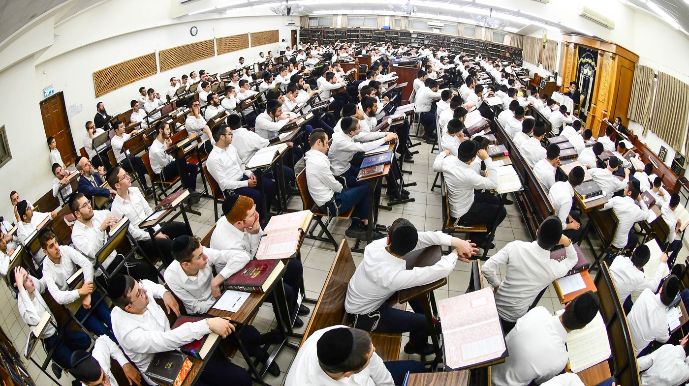 הגה"צ רבי אלימלך בידרמן בשיחת חיזוק ב'קריית מלך'