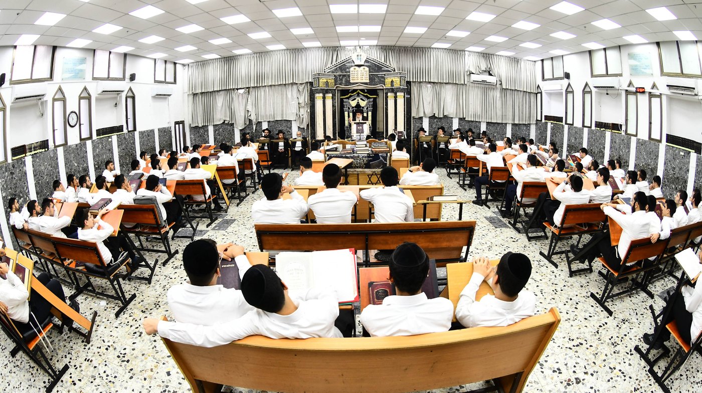 הגאון רבי שרגא שטיינמן בשיחת חיזוק בישיבת 'נחלת דן'