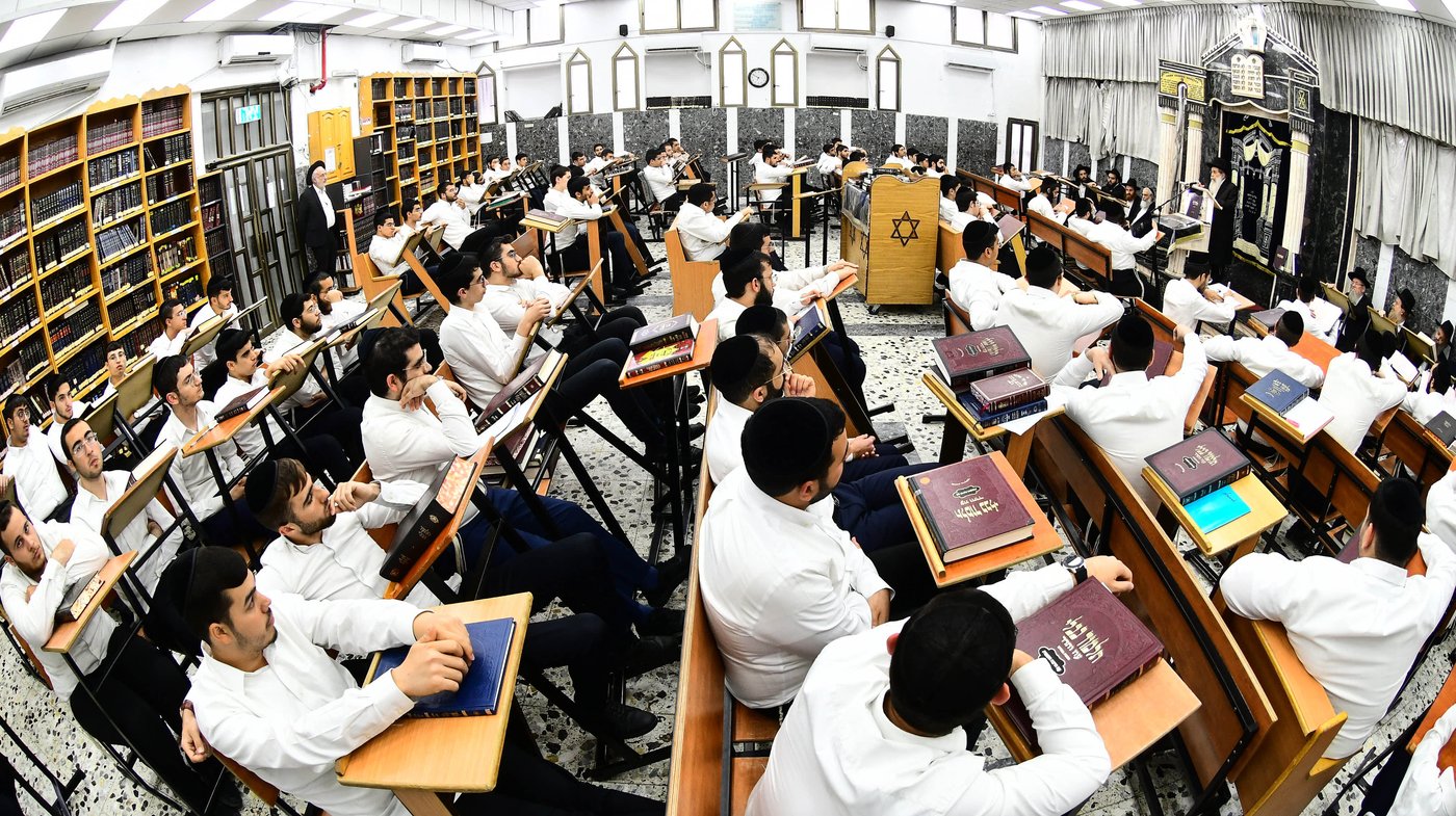 הגאון רבי שרגא שטיינמן בשיחת חיזוק בישיבת 'נחלת דן'