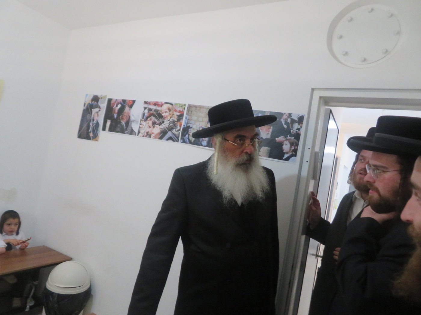 האדמו"ר מדושינסקיא בביקור בתלמוד תורה דושינסקיא בהר יונה