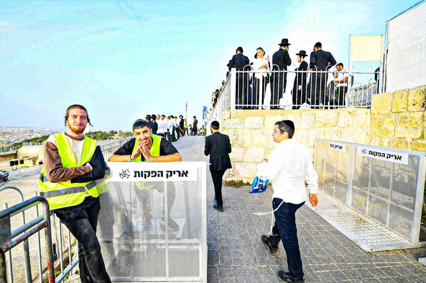 מראות ההילולא בקבר שמואל הנביא