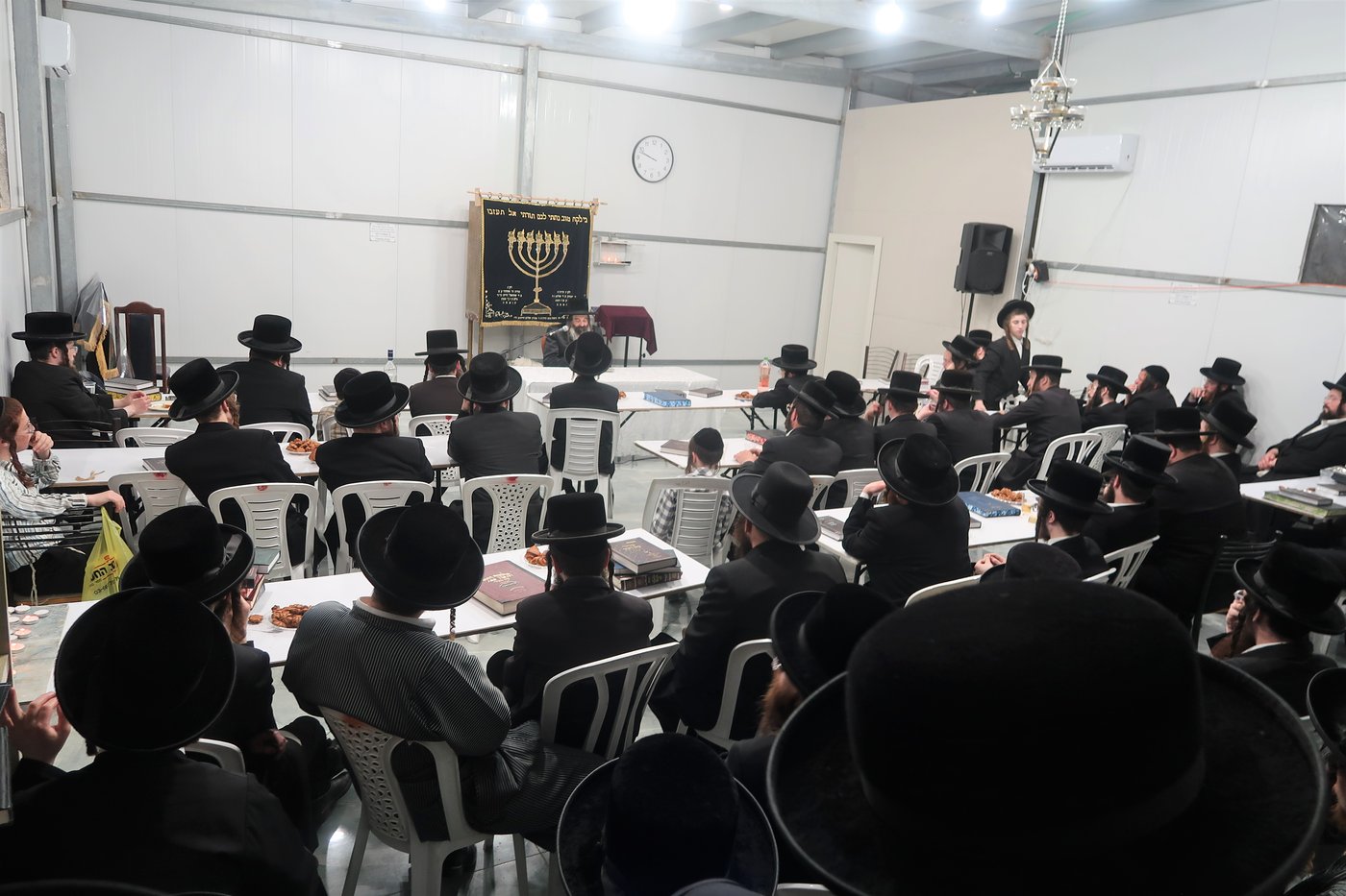 האדמו"ר מזוטשקא בשיחת הכנה לחג השבועות