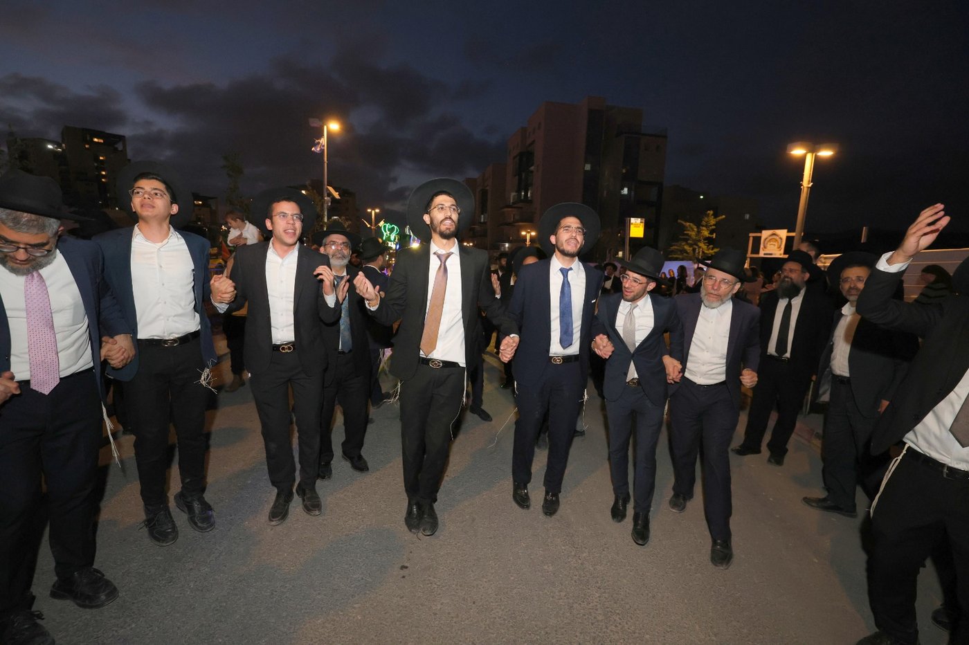 הכנסת ספר תורה בקהילת אוהל תורה בבית שמש