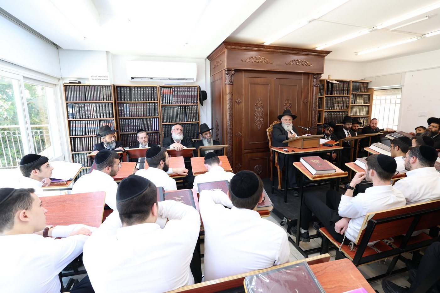הגאון רבי בנימין גמליאלי בשיחת חיזוק בישיבתו 'לבב חכמה'