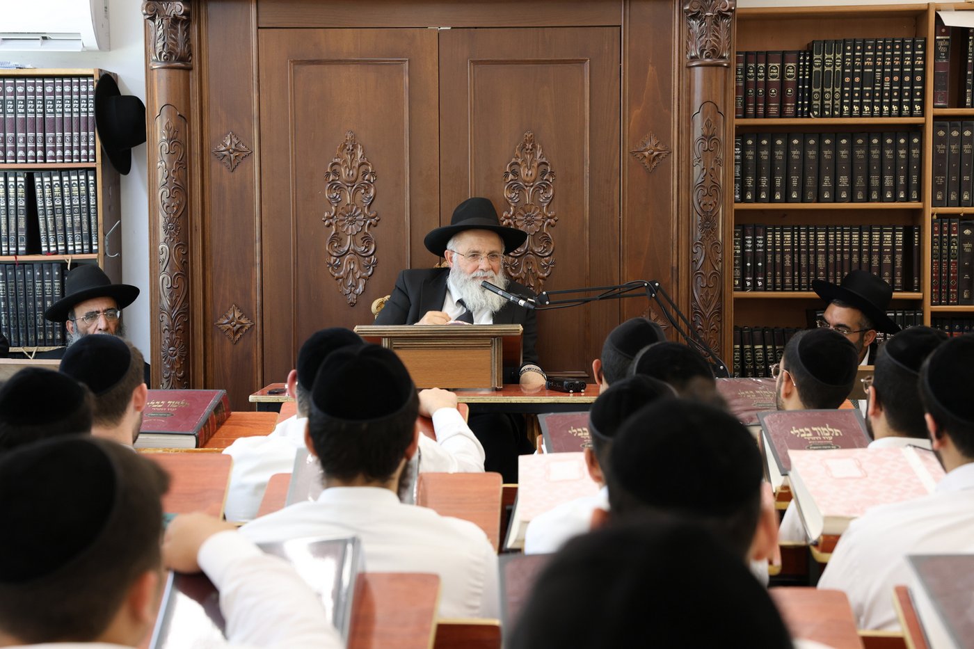 הגאון רבי בנימין גמליאלי בשיחת חיזוק בישיבתו 'לבב חכמה'