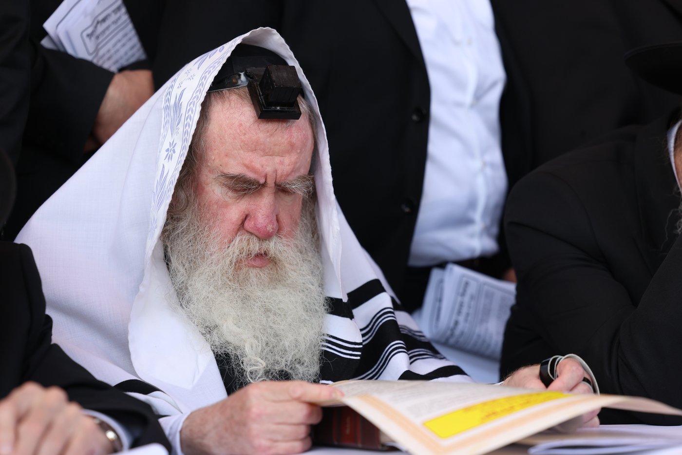 הגאון רבי מרדכי גרוס בתפילת השל"ה בערב ר"ח סיון
