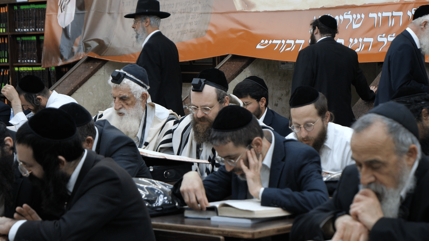הגאון רבי יצחק זילברשטיין בתפילת השל"ה ער"ח סיון
