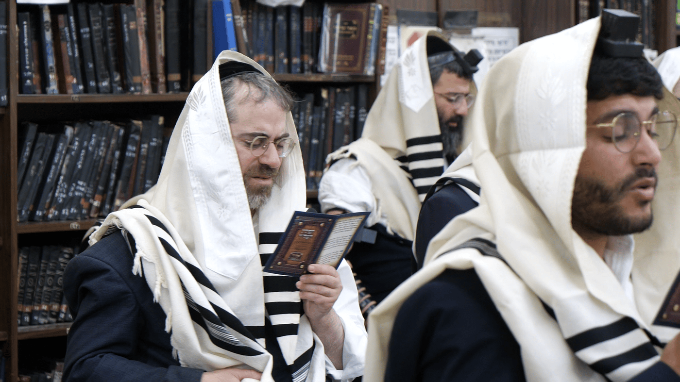הגאון רבי יצחק זילברשטיין בתפילת השל"ה ער"ח סיון