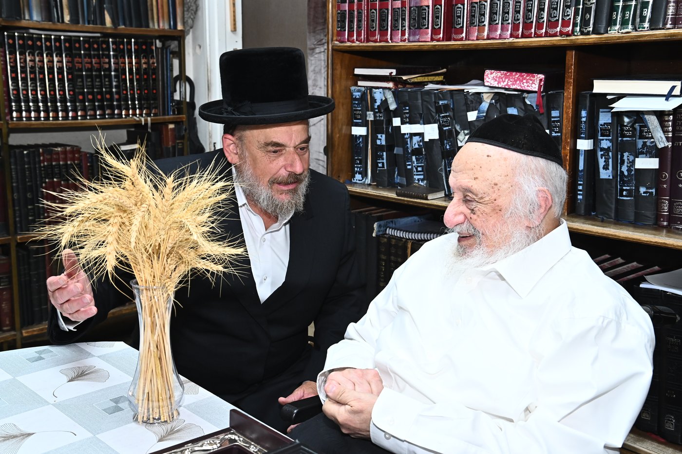 הגרב"ד פוברסקי בקבלת חיטים לקראת חג השבועות