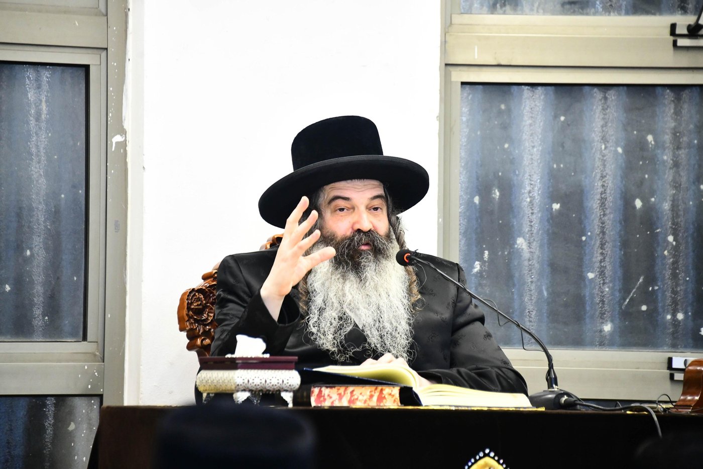 האדמו"ר מזוטשקא בשיחת הכנה לחג השבועות